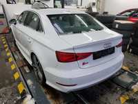 Vaade tagant vasakult