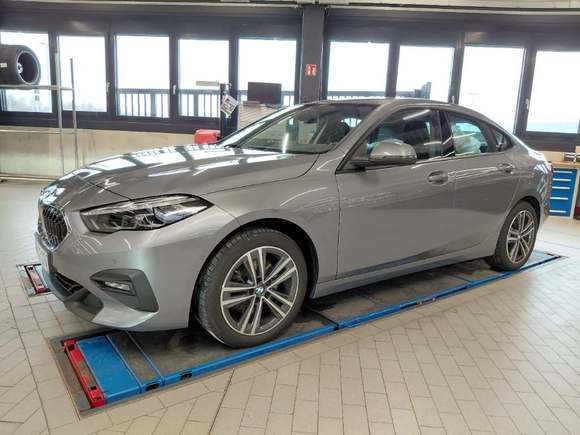 Pogled od napred levo