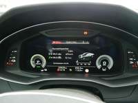 Pohled na přístrojovou desku