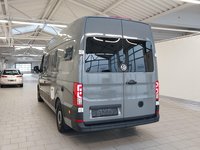 Vaade tagant vasakult