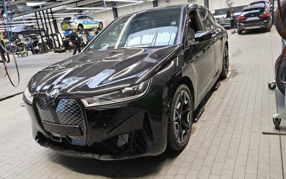 Вид спереди слева