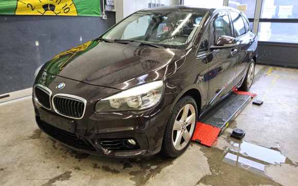 Вид спереди слева