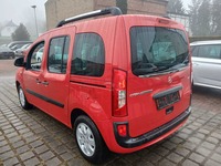 Vaade tagant vasakult