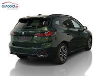 Skats no labās puses aizmugurē