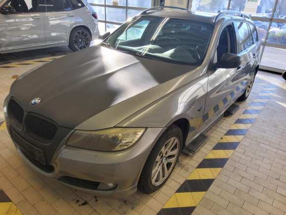 Вид спереди слева