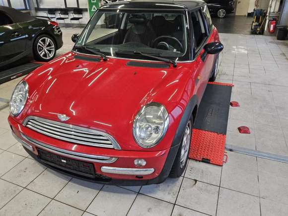 Вид спереди слева