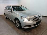 Pogled desno spredaj