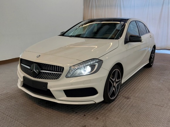 Pogled od napred levo