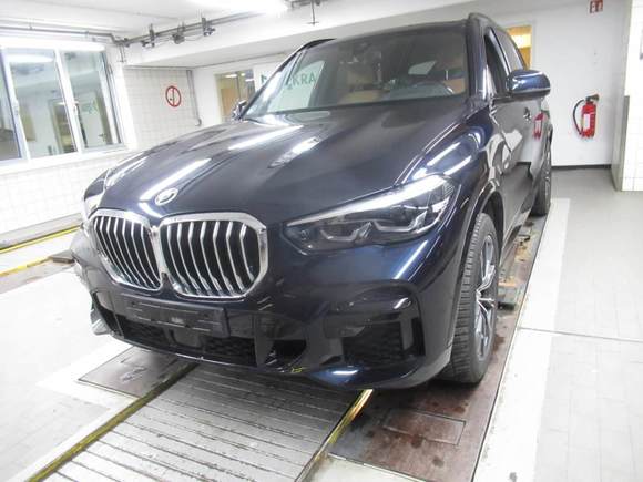 Вид спереди слева