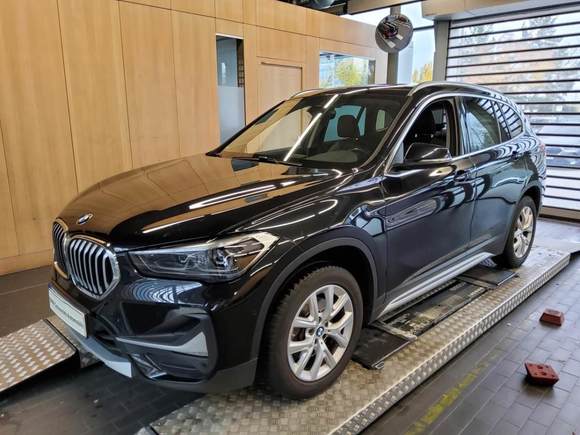 Pogled od napred levo