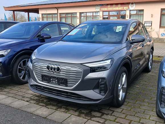 Pogled od napred levo