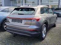 Pogled od pozadi desno