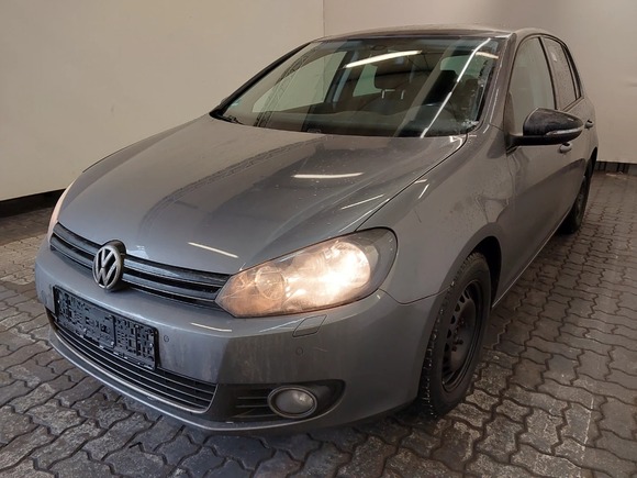 Вид спереди слева