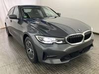 Pogled sprijeda desno