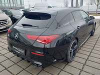 Pogled od pozadi desno