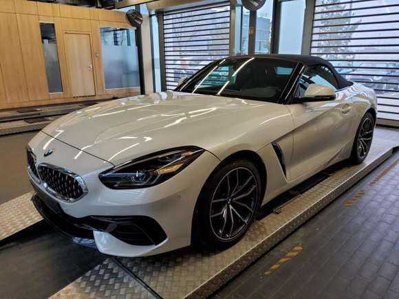 Вид спереди слева