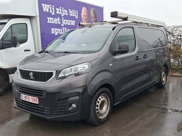 Вид спереди слева