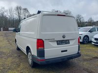 Vaade tagant vasakult