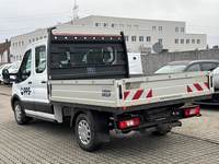 Vaade tagant vasakult