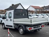 Vaade tagant vasakult