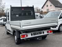 Vaade tagant vasakult