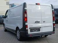 Vaade tagant vasakult