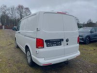 Vaade tagant vasakult