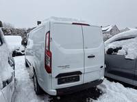 Vaade tagant vasakult