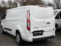 Vaade tagant vasakult