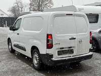 Vaade tagant vasakult