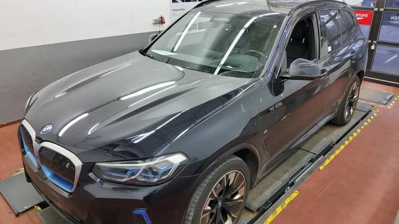 Вид спереди слева