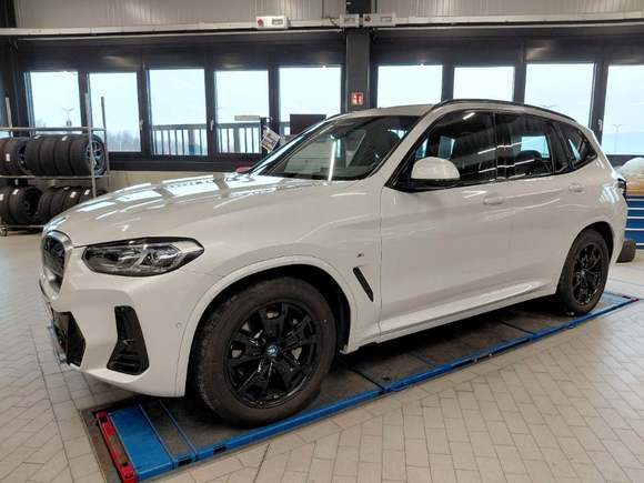 Вид спереди слева