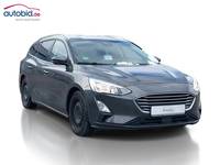 Skats no labās puses priekšā