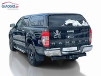 Skats no kreisās puses aizmugurē