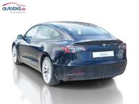 Skats no kreisās puses aizmugurē