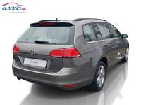 Skats no labās puses aizmugurē