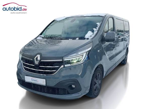 Вид спереди слева