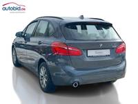 Skats no kreisās puses aizmugurē