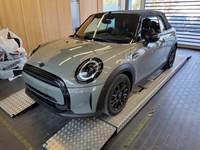 Pogled od napred levo