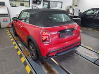 Vaade tagant vasakult