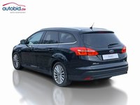 Vue de l’arrière gauche