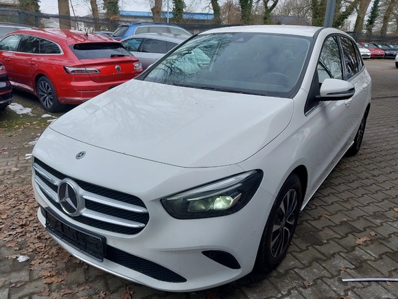 Вид спереди слева