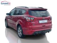 Skats no kreisās puses aizmugurē