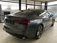 Pogled od pozadi desno