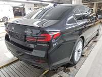 Pogled od pozadi desno