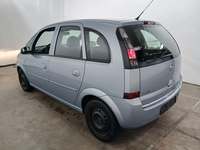 Pogled od pozadi levo