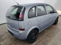 Pogled od pozadi desno