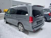 Вид сзади слева