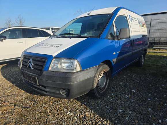 Вид спереди слева