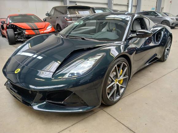 Вид спереди слева